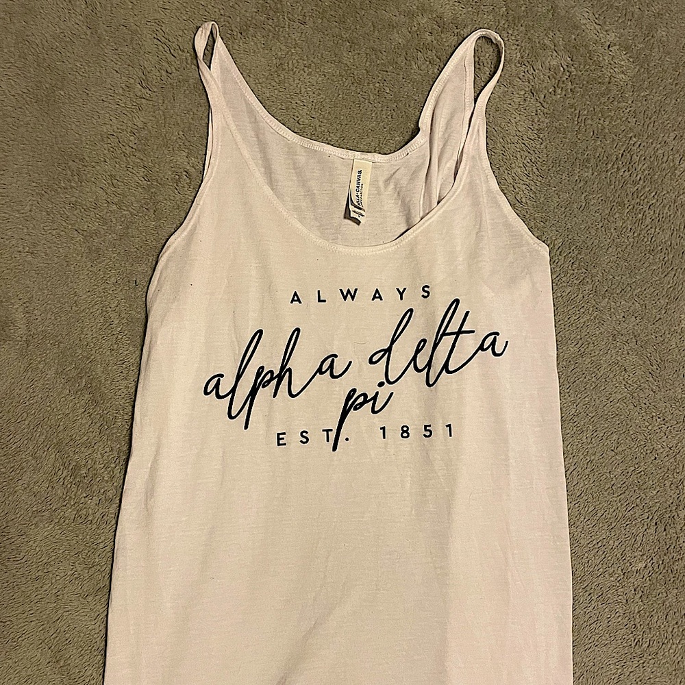 white alpha delta pi sorority tank!
size: SMALL
condition: like new